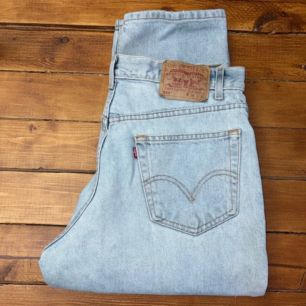 Vintage Levi's 550 Relaxed Fit Jeans Mens 34x32 Light Blue Denim Y2K Tapered